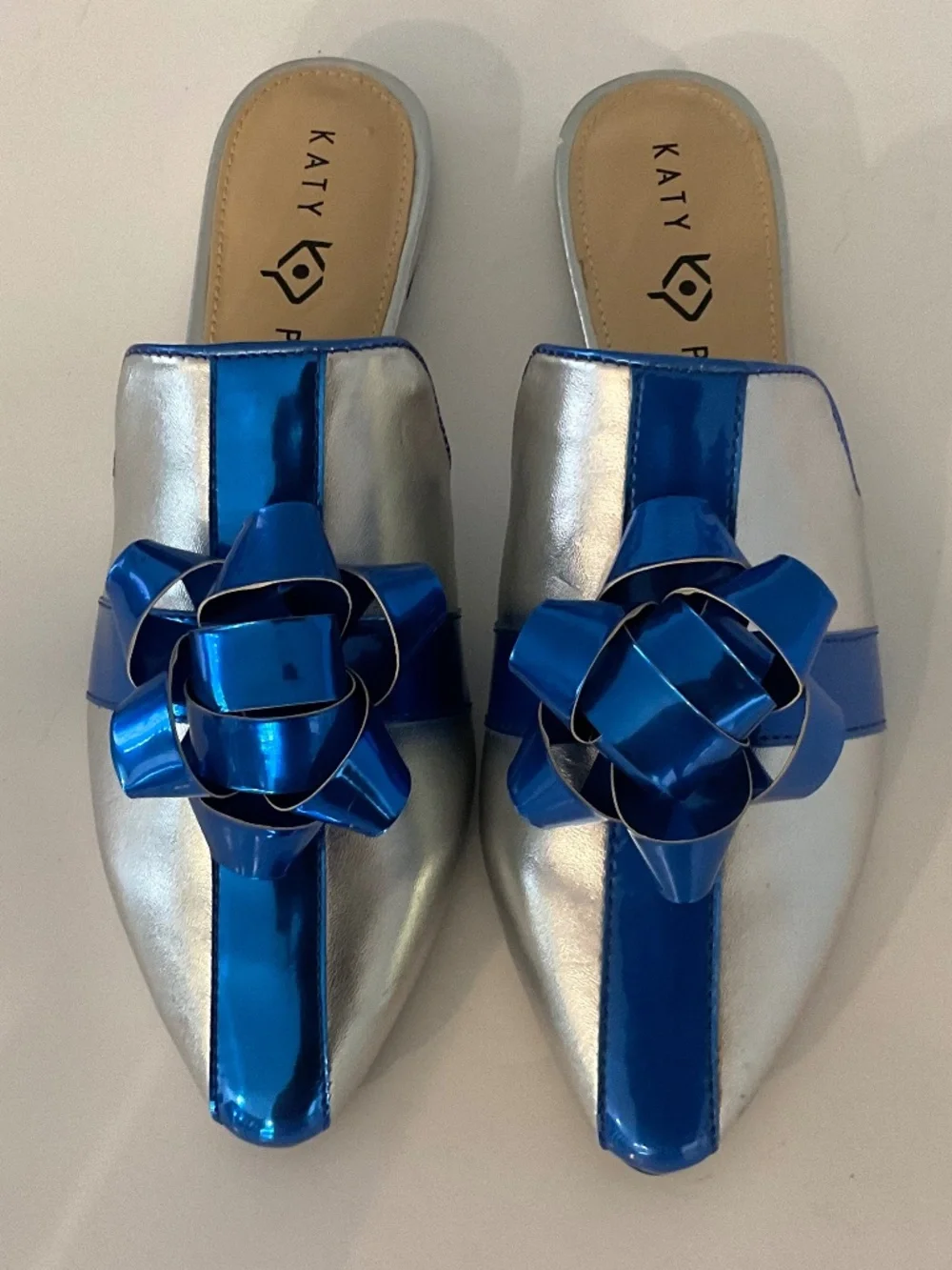 KATY PERRY The Stephanie Mule Metallic Silver Blue Bow Size 6 NWOT - Picture 2 of 9
